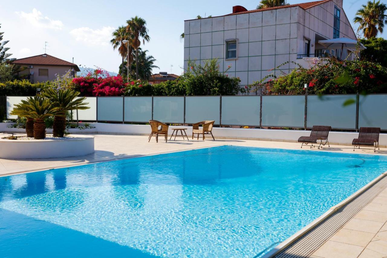 Path House - Etna & Sea View Aparthotel Riposto Luaran gambar